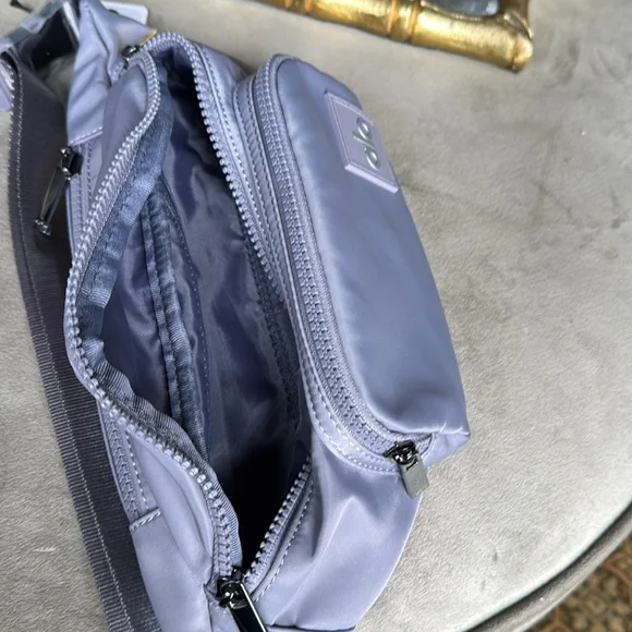 NWT ALO Yoga “Fog”  Belt Bag - Picture 6 of 8